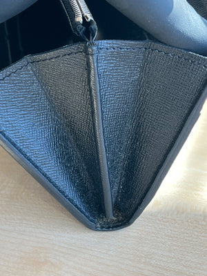 Louis Vuitton Portefeuille Sarah Épi Noir — vue 16 | Le comptoir vintage