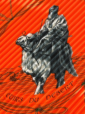Hermès Carré Plissé "Cuirs du Désert" en soie orange — vue 5 | Le comptoir vintage