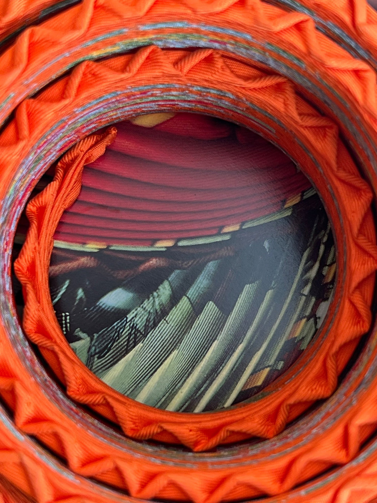 Hermès Carré Plissé "Cuirs du Désert" en soie orange — vue 15 | Le comptoir vintage