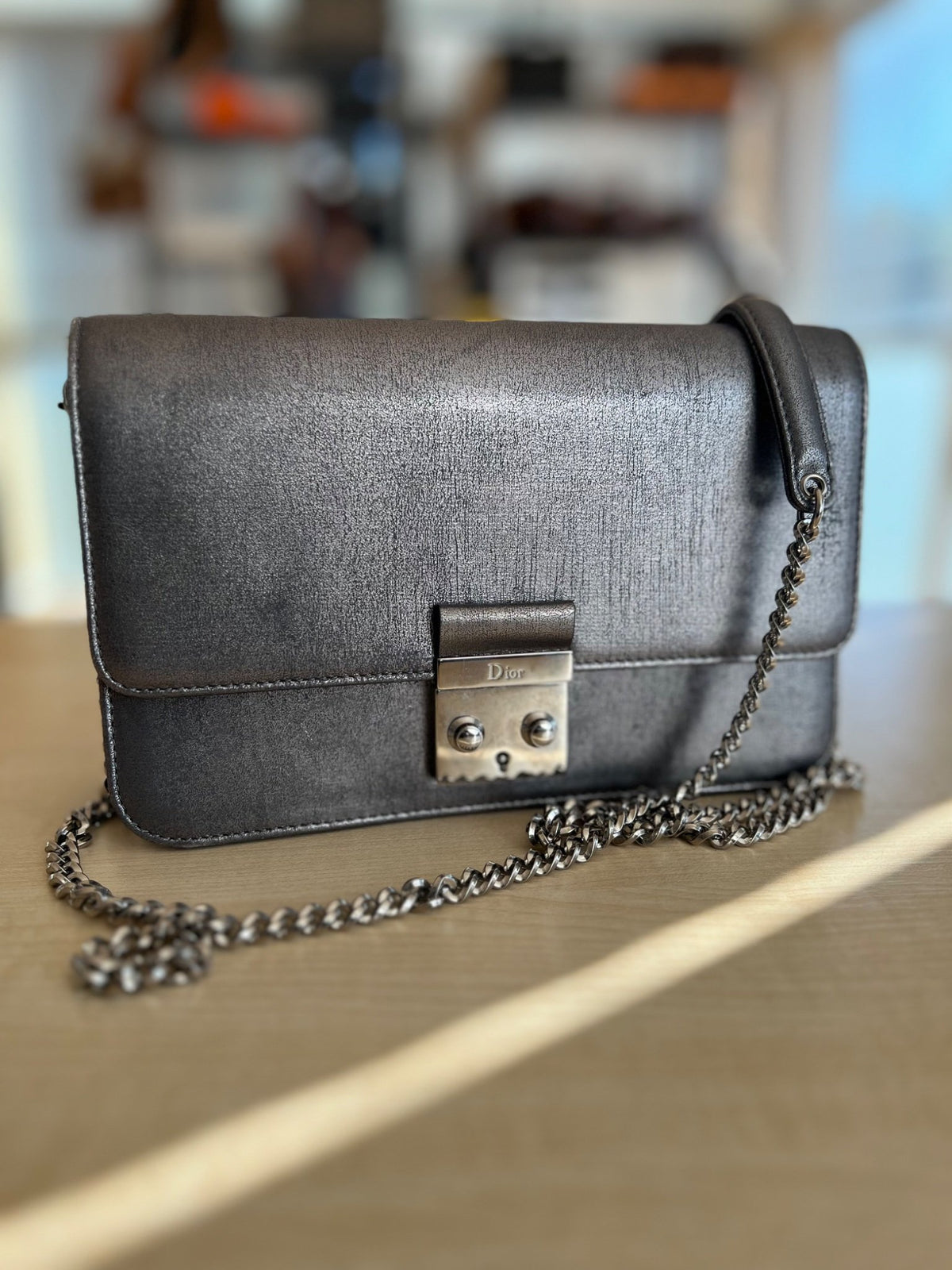 Christian Dior Sac Miss Dior Promenade Pouch en cuir métallisé argenté — vue 2 | Le comptoir vintage