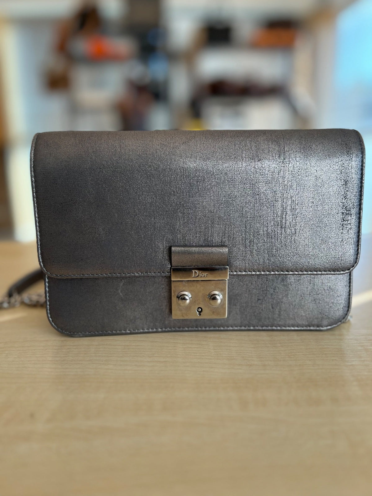 Christian Dior Sac Miss Dior Promenade Pouch en cuir métallisé argenté — vue 4 | Le comptoir vintage