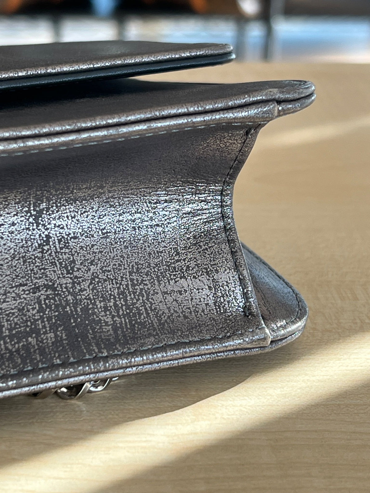 Christian Dior Sac Miss Dior Promenade Pouch en cuir métallisé argenté — vue 10 | Le comptoir vintage