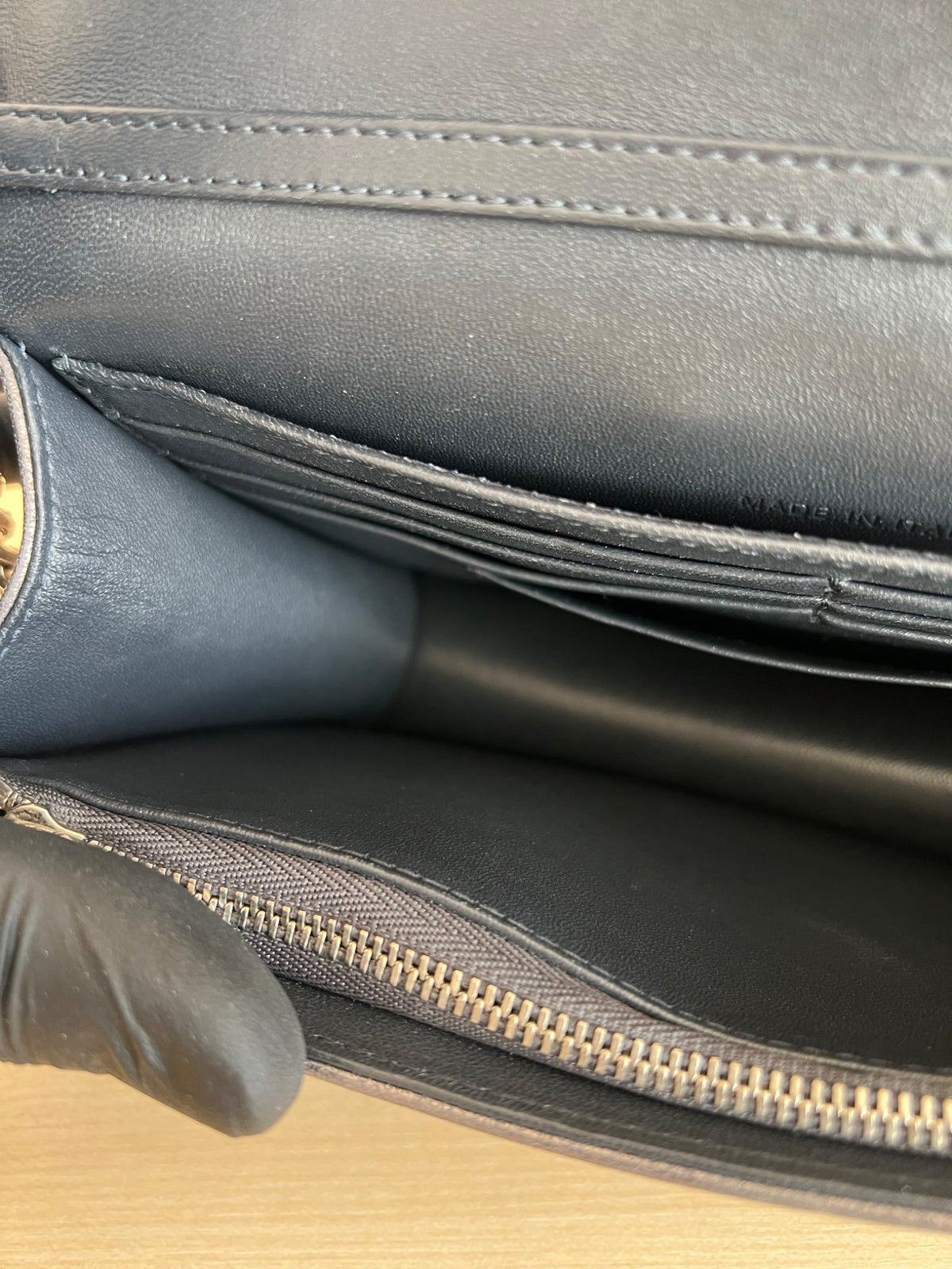 Christian Dior Sac Miss Dior Promenade Pouch en cuir métallisé argenté — vue 13 | Le comptoir vintage