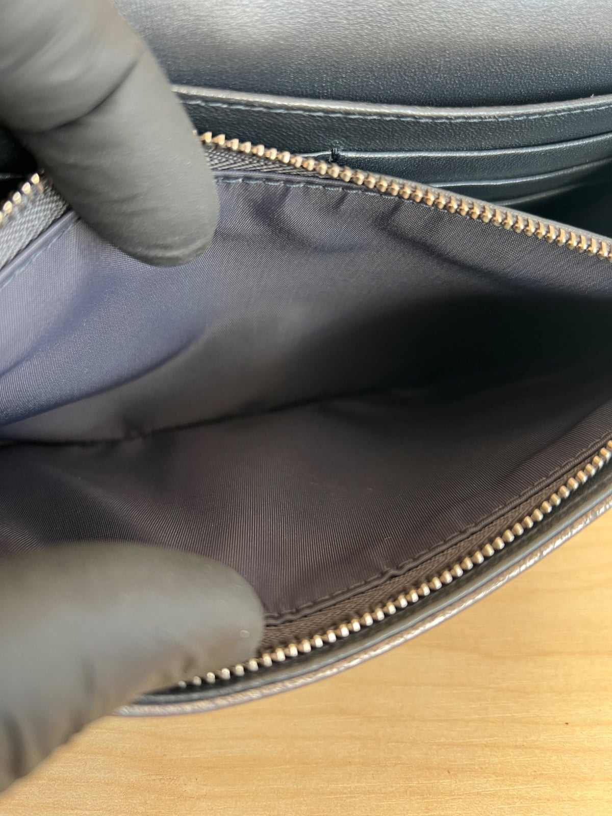 Christian Dior Sac Miss Dior Promenade Pouch en cuir métallisé argenté — vue 17 | Le comptoir vintage