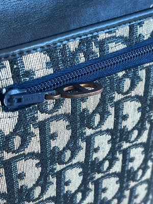 Dior Pochette Oblique Trotter en toile monogram et cuir — vue 14 | Le comptoir vintage