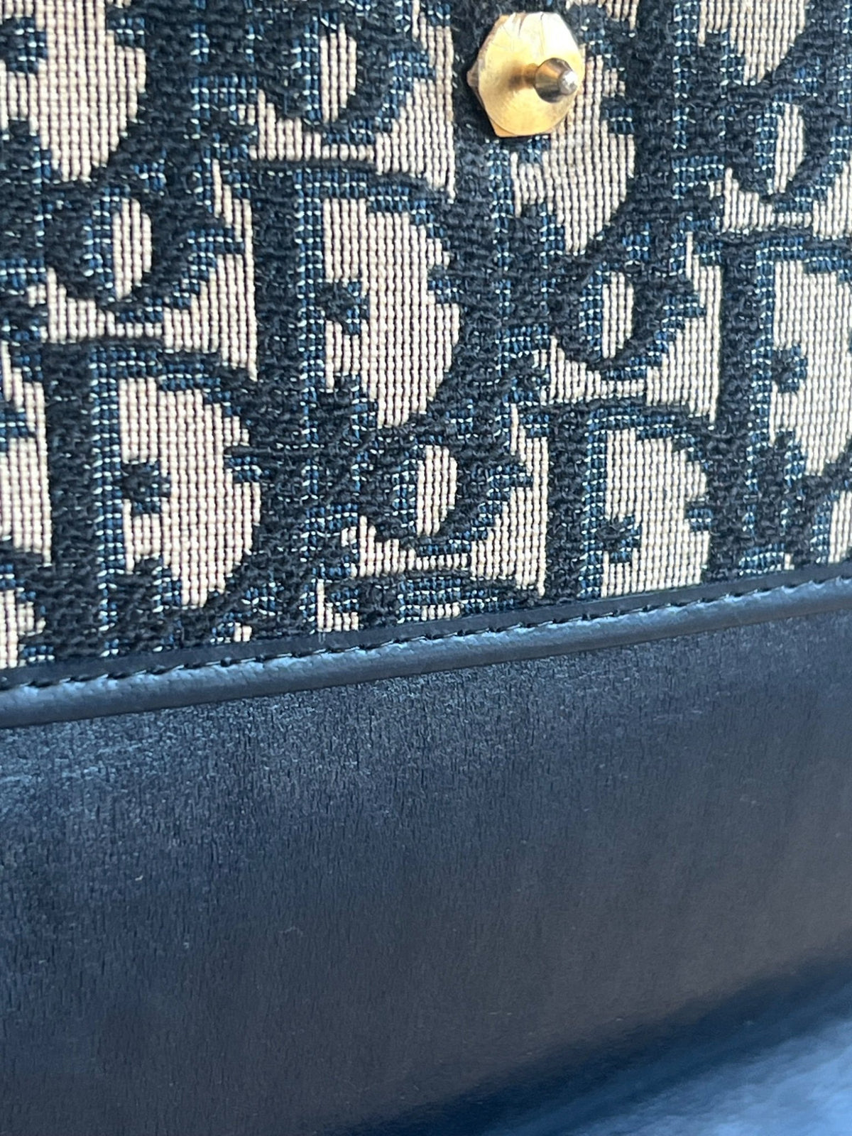 Dior Pochette Oblique Trotter en toile monogram et cuir — vue 15 | Le comptoir vintage