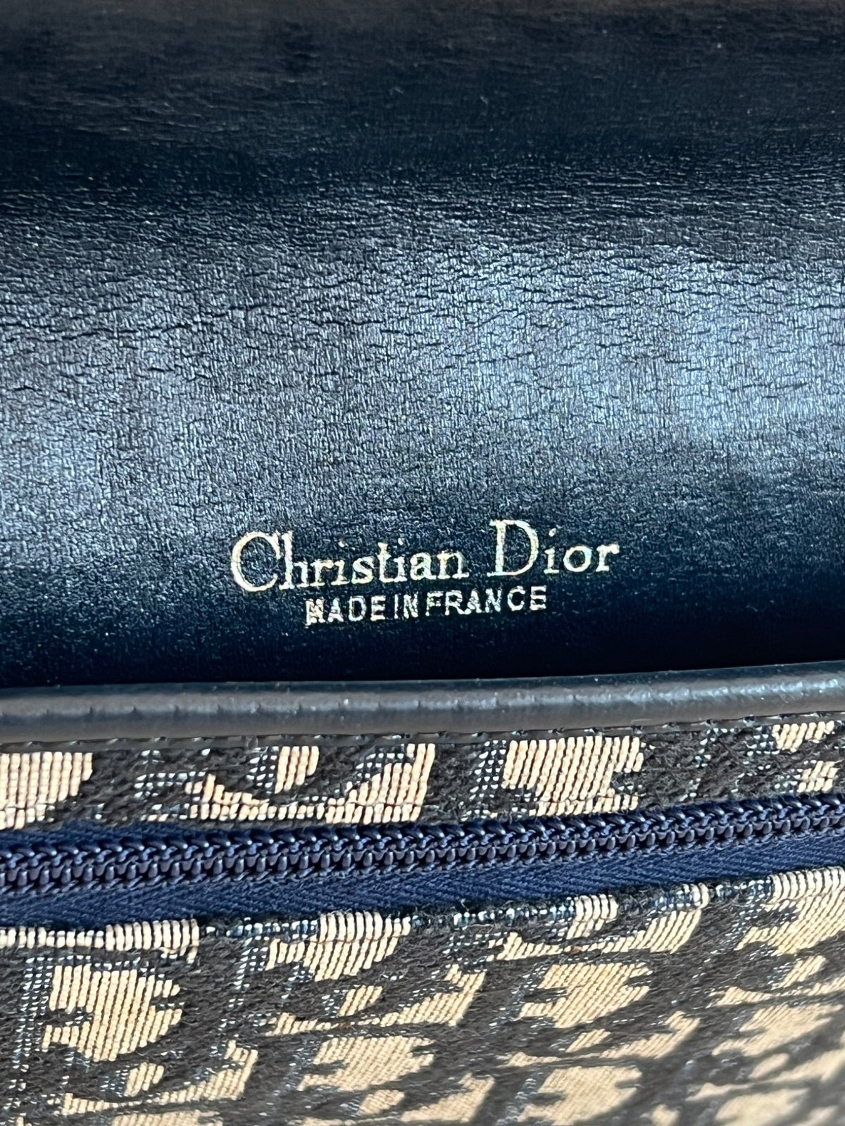 Dior Pochette Oblique Trotter en toile monogram et cuir — vue 16 | Le comptoir vintage
