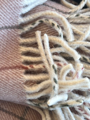 Burberrys Écharpe / Plaid en laine à carreaux — vue 3 | Le comptoir vintage