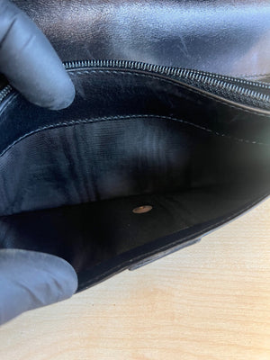 Salvatore Ferragamo Portefeuille long Vara en cuir noir — vue 8 | Le comptoir vintage