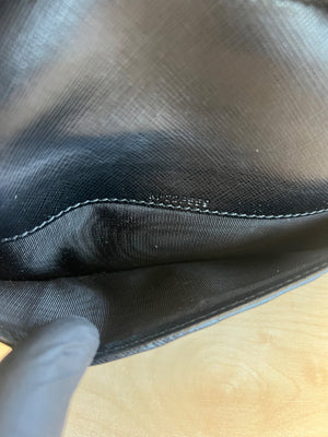 Salvatore Ferragamo Portefeuille long Vara Bow en cuir saffiano noir — vue 16 | Le comptoir vintage