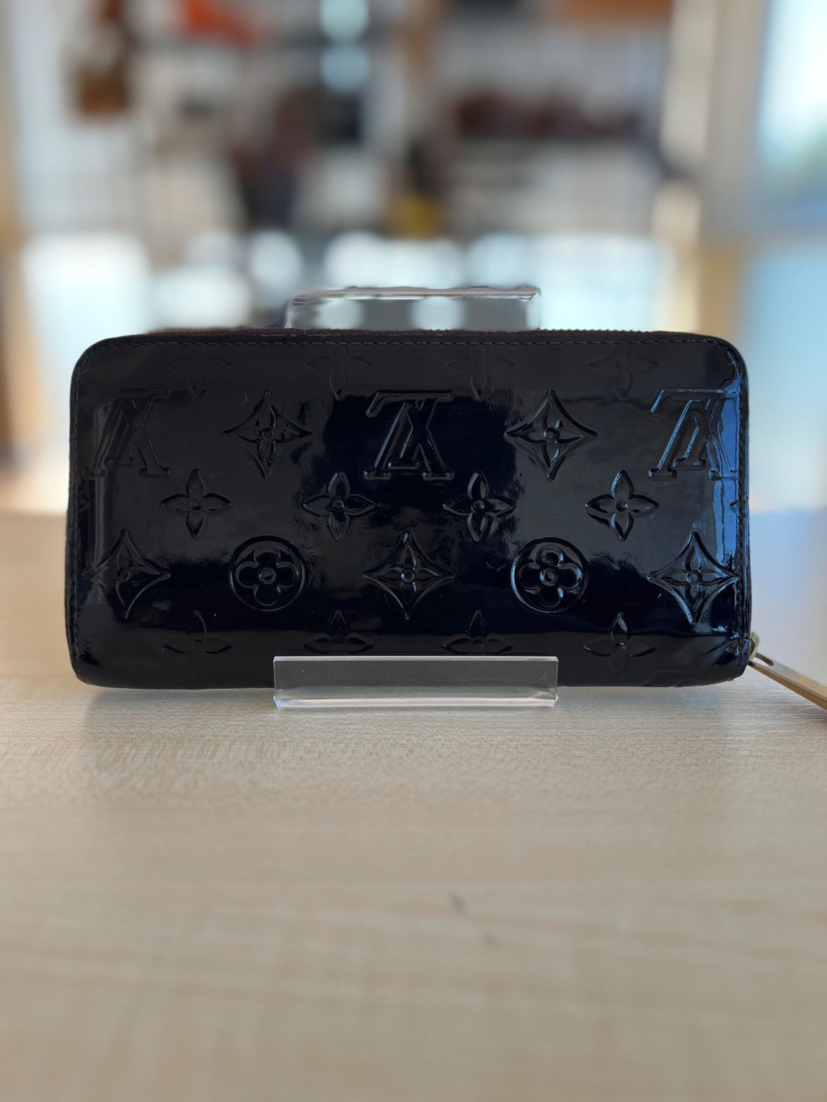 Louis Vuitton Portefeuille Zippy Vernis Monogram Amarante — vue 3 | Le comptoir vintage