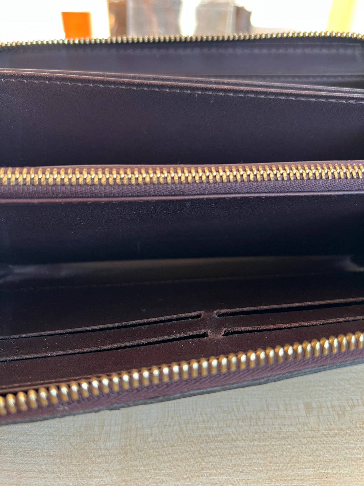 Louis Vuitton Portefeuille Zippy Vernis Monogram Amarante — vue 7 | Le comptoir vintage