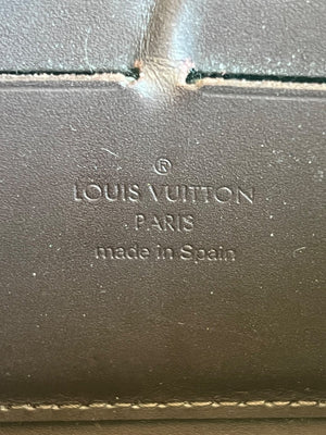 Louis Vuitton Portefeuille Zippy Vernis Monogram Amarante — vue 12 | Le comptoir vintage