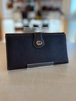 Gucci Portefeuille long en cuir grainé marron avec logo GG — vue 2 | Le comptoir vintage