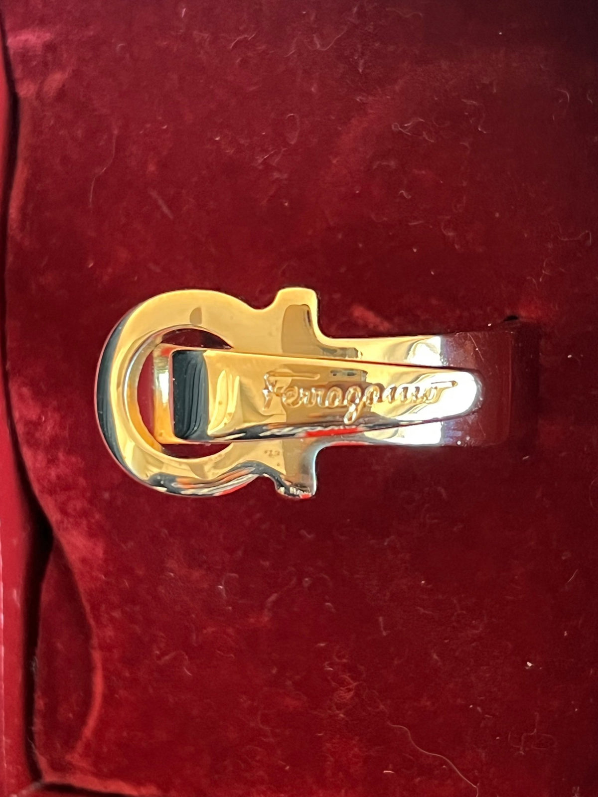 Salvatore Ferragamo Bague Gancini dorée authentifié — Le comptoir vintage