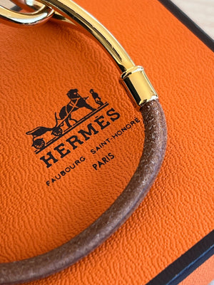 Hermès Bracelet Jumbo Hook en cuir marron et métal doré — vue 3 | Le comptoir vintage