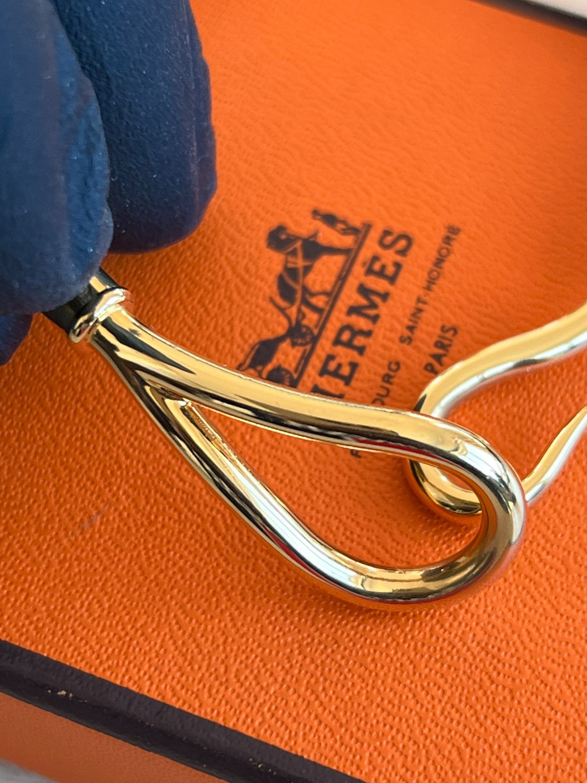 Hermès Bracelet Jumbo Hook en cuir marron et métal doré — vue 6 | Le comptoir vintage