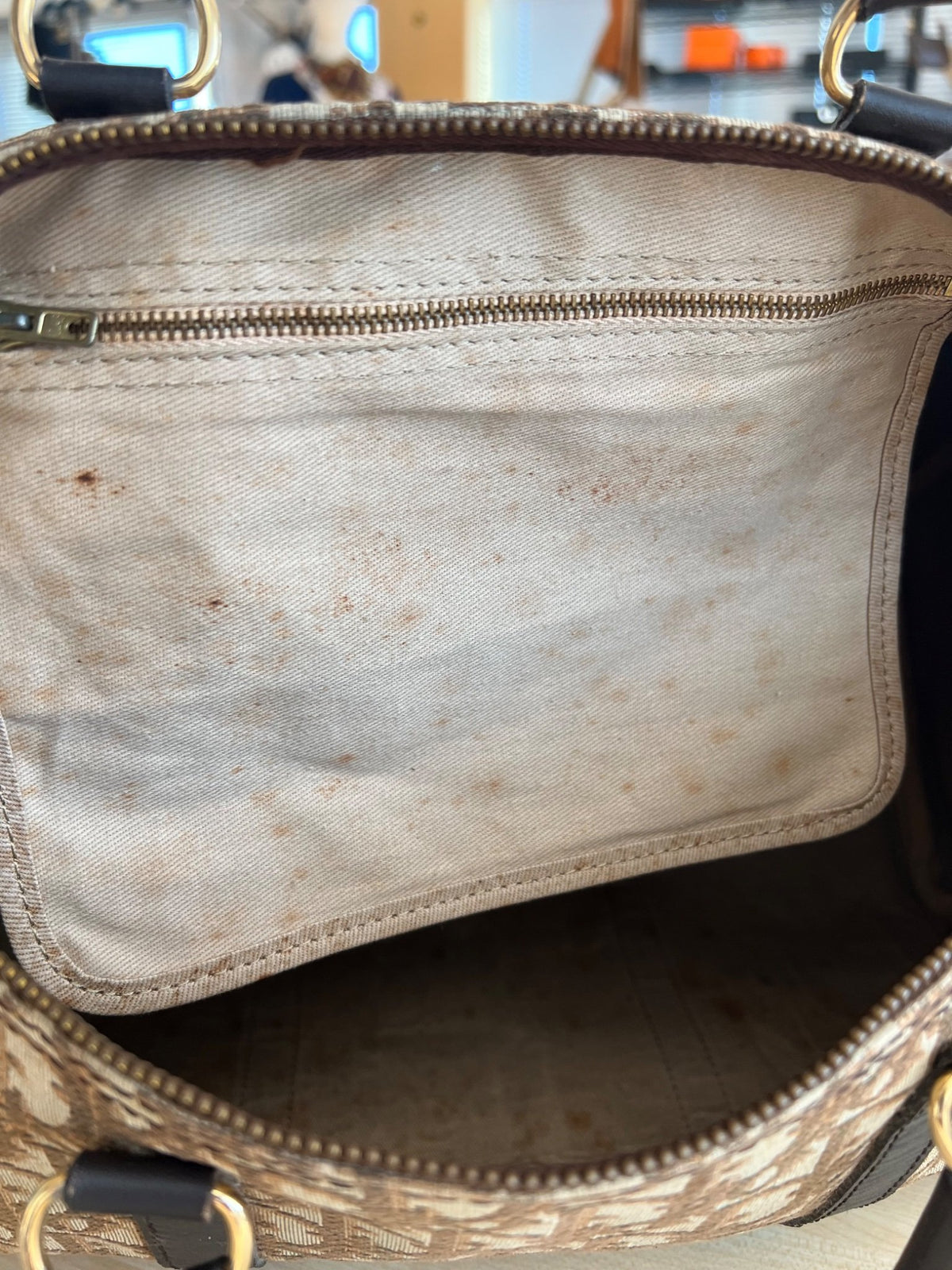 Dior Sac Boston Vintage Toile Oblique Trotter Monogram — vue 14 | Le comptoir vintage