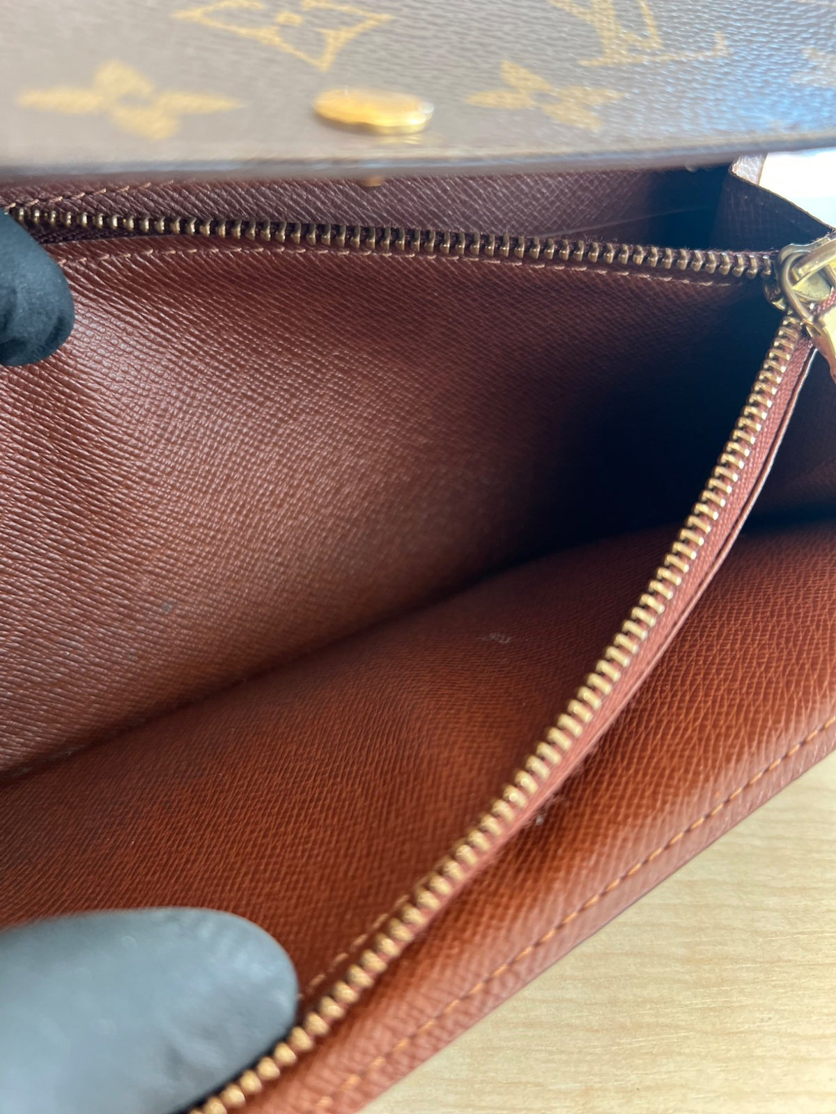 Louis Vuitton Portefeuille Sarah Monogram — vue 4 | Le comptoir vintage