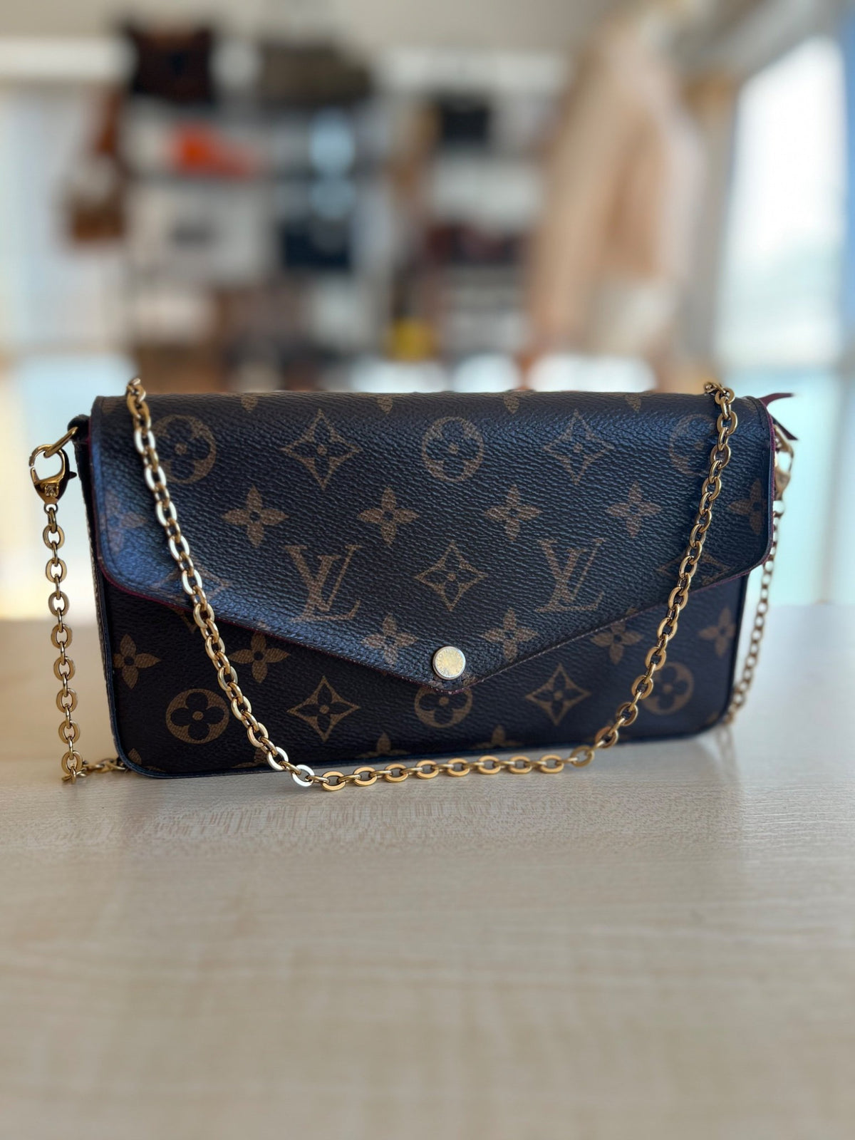 Louis Vuitton Pochette Félicie toile Monogram et doublure fuchsia authentifiée — Le comptoir vintage