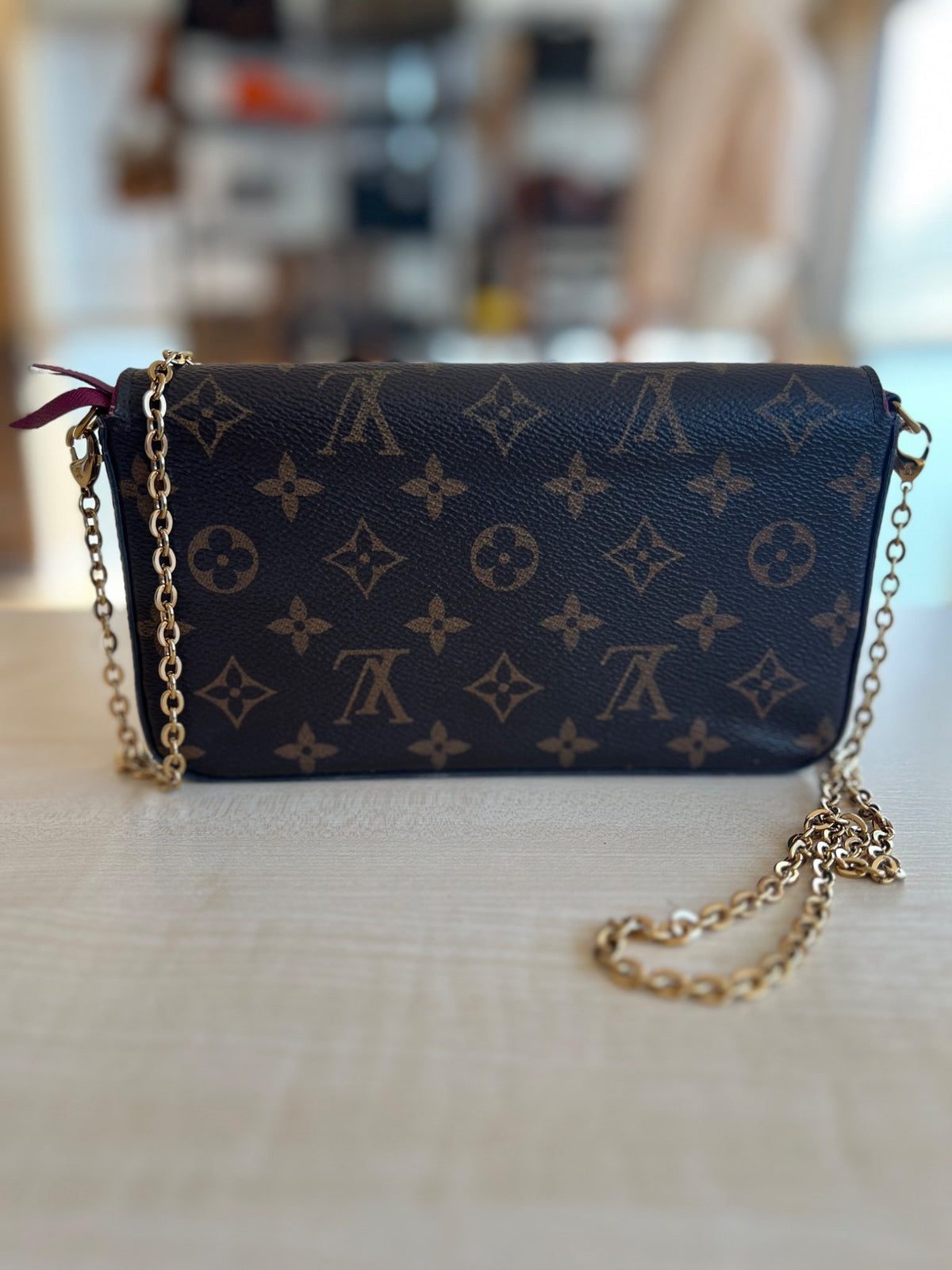 Louis Vuitton Pochette Félicie toile Monogram et doublure fuchsia — vue 3 | Le comptoir vintage