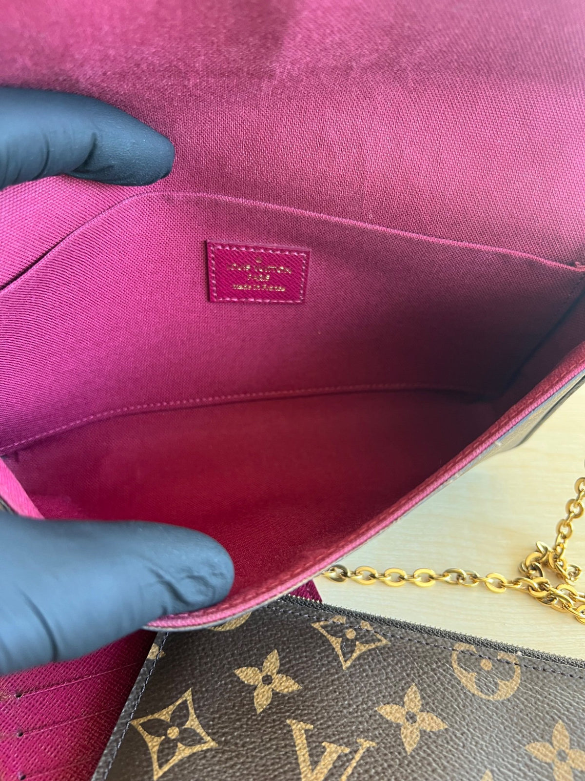 Louis Vuitton Pochette Félicie toile Monogram et doublure fuchsia — vue 11 | Le comptoir vintage