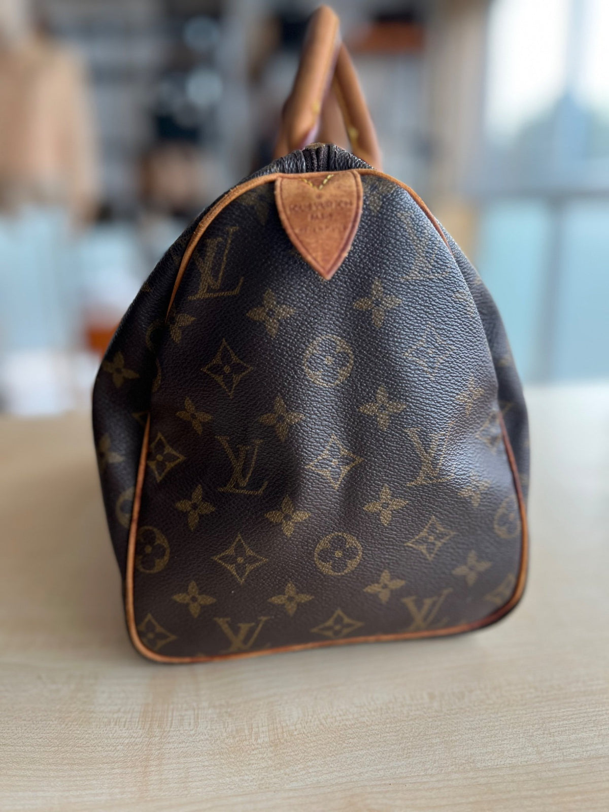 Louis Vuitton Sac Speedy 30 en toile enduite Monogram et cuir naturel — vue 5 | Le comptoir vintage