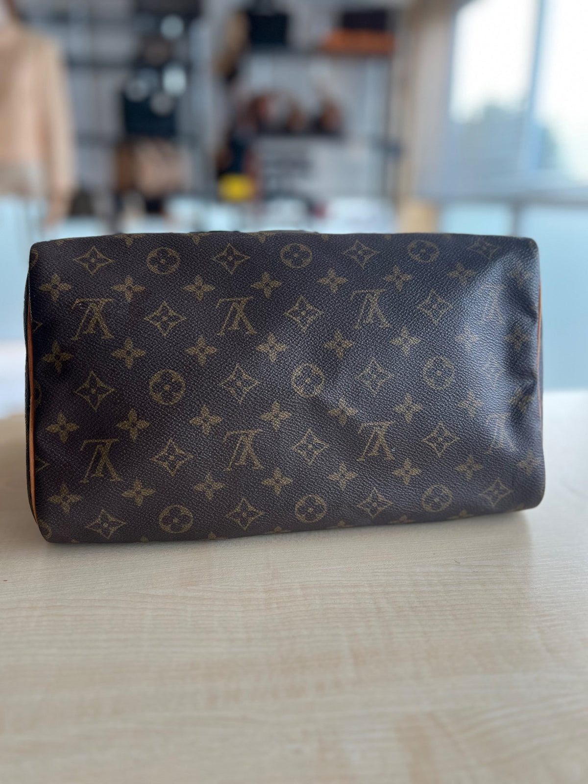 Louis Vuitton Sac Speedy 30 en toile enduite Monogram et cuir naturel — vue 6 | Le comptoir vintage