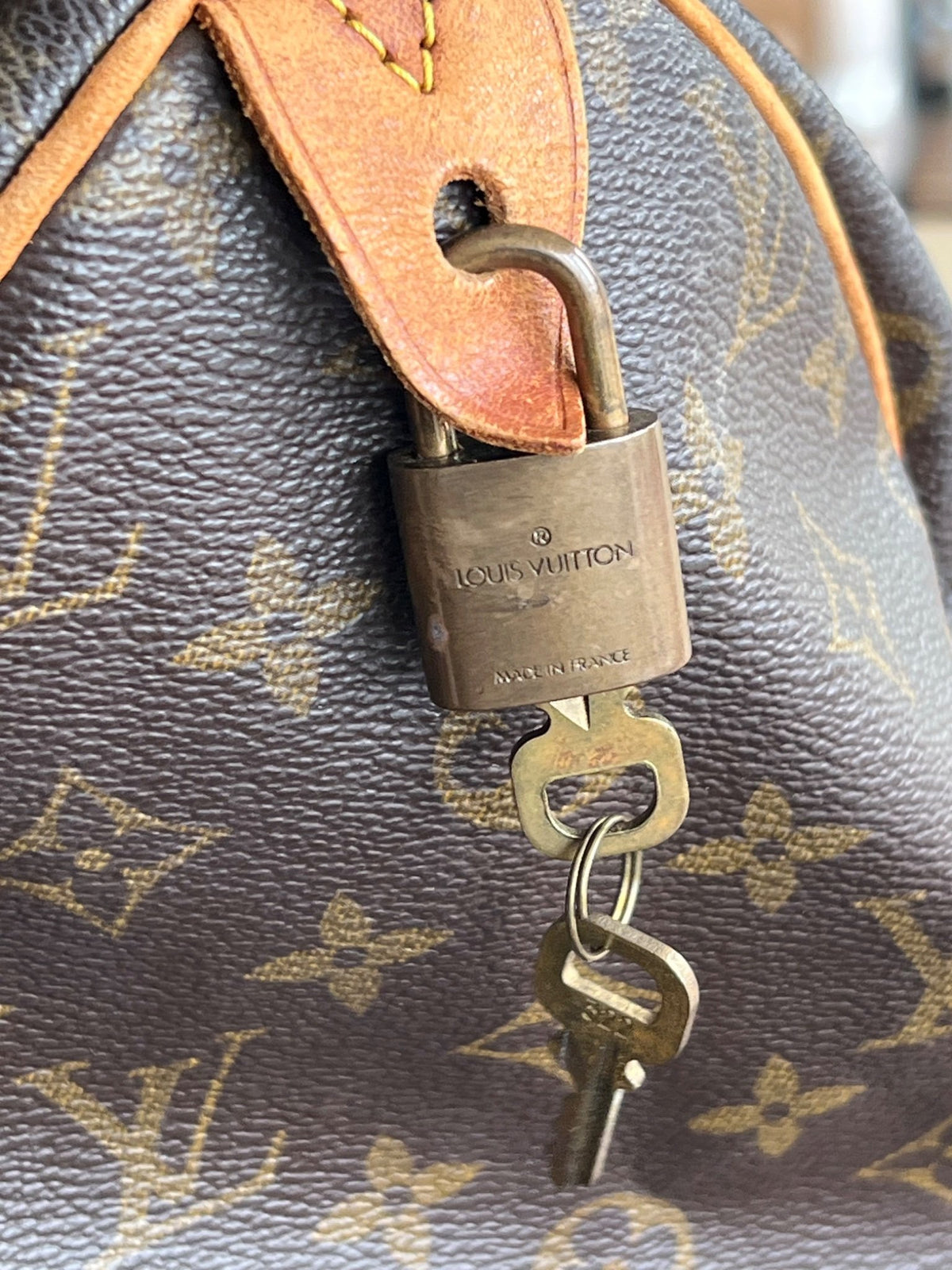 Louis Vuitton Sac Speedy 30 en toile enduite Monogram et cuir naturel — vue 7 | Le comptoir vintage