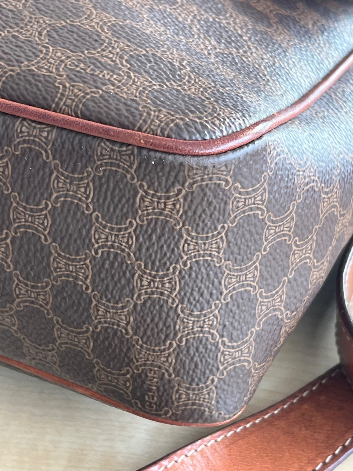 Celine Sac bandoulière à rabat toile Macadam marron et cuir camel — vue 7 | Le comptoir vintage