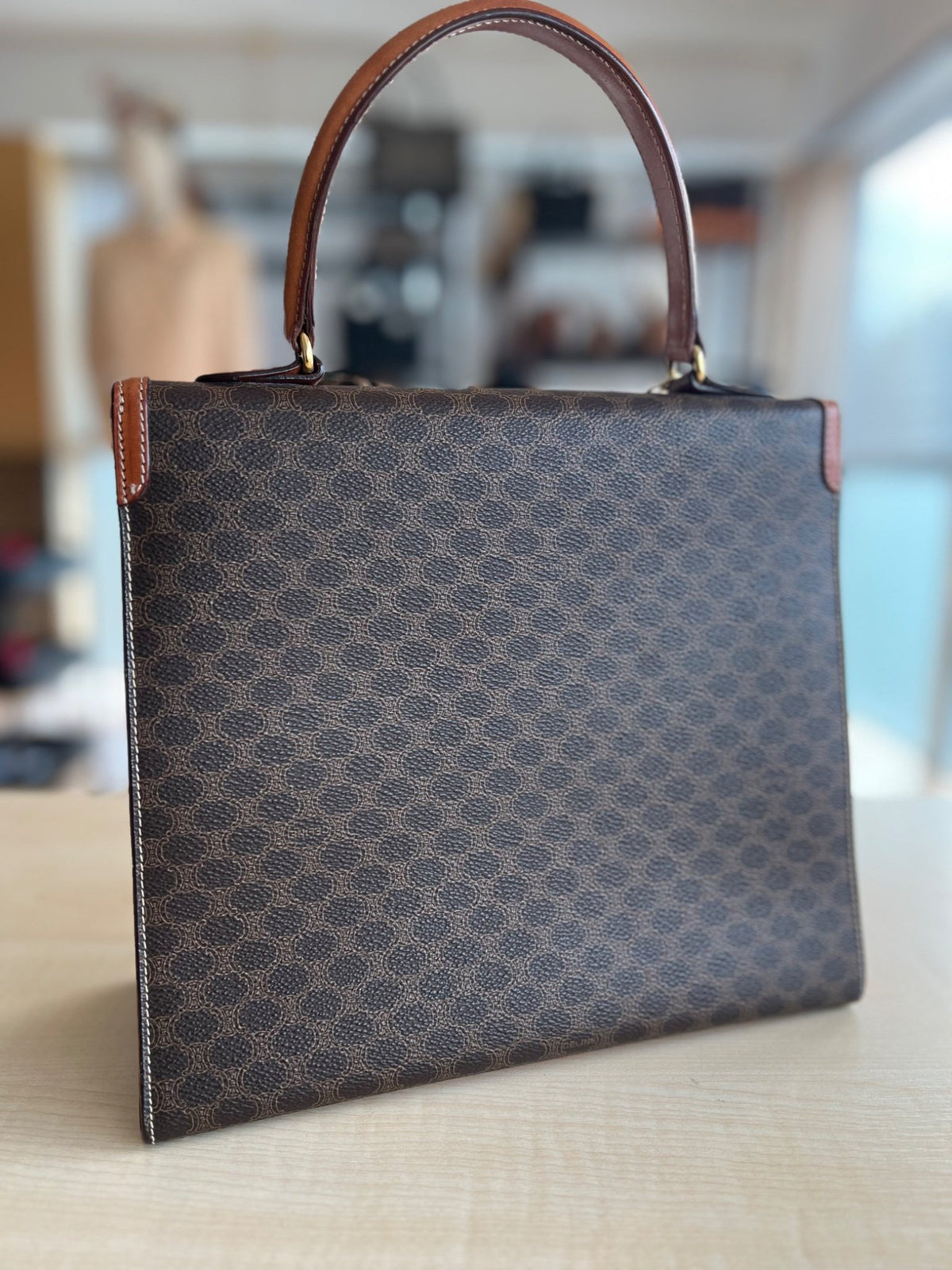 Celine Sac à main à rabat toile Macadam marron et cuir cognac — vue 4 | Le comptoir vintage