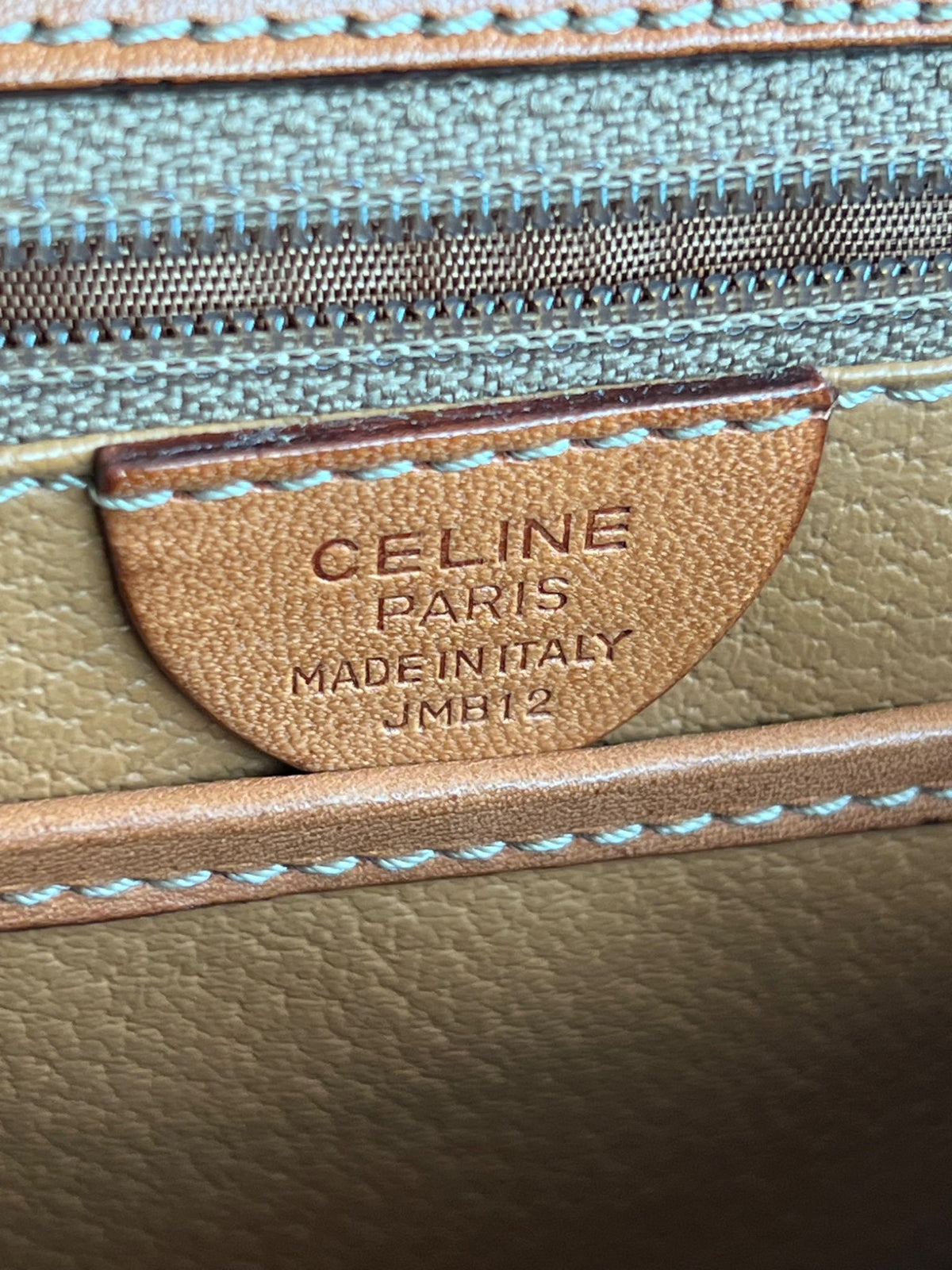 Celine Sac à main à rabat toile Macadam marron et cuir cognac — vue 16 | Le comptoir vintage