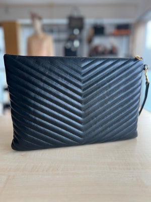 Yves Saint Laurent Pochette porte-documents Monogram cuir matelassé noir — vue 3 | Le comptoir vintage
