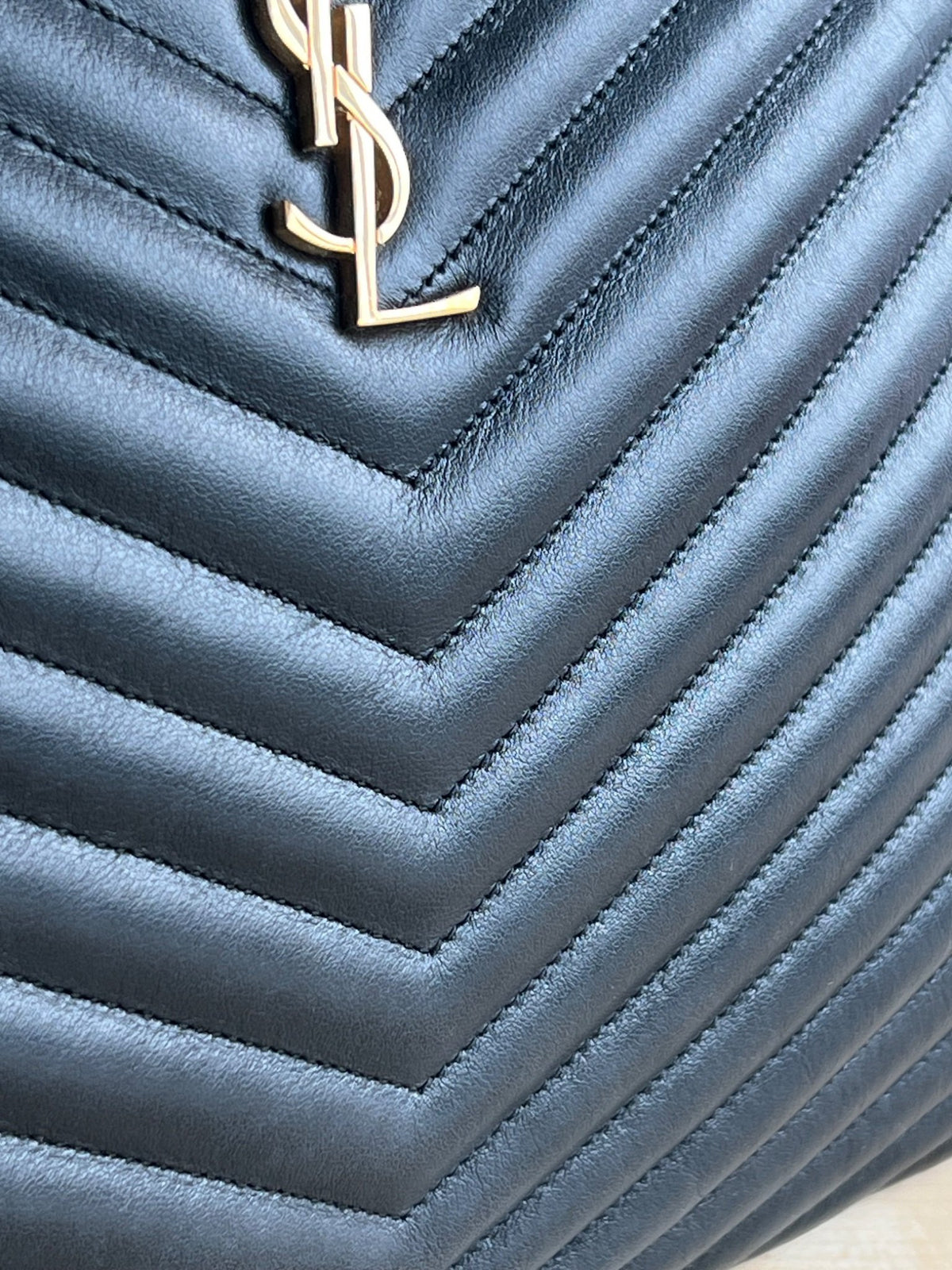 Yves Saint Laurent Pochette porte-documents Monogram cuir matelassé noir — vue 6 | Le comptoir vintage