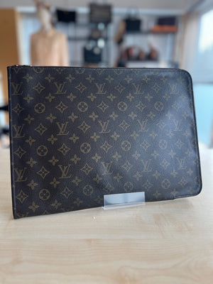 Louis Vuitton Pochette porte-documents zippée en toile Monogram authentifiée — Le comptoir vintage