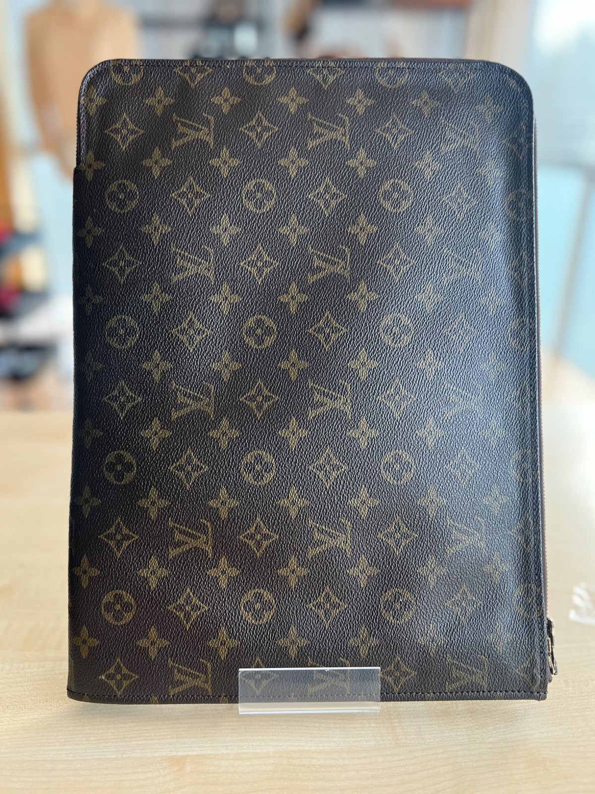 Louis Vuitton Pochette porte-documents zippée en toile Monogram — vue 4 | Le comptoir vintage