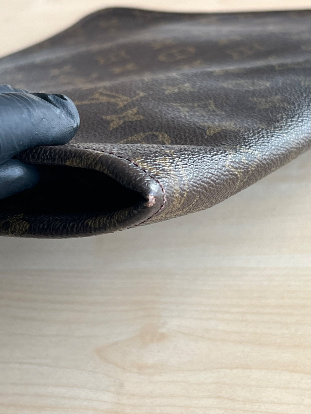 Louis Vuitton Pochette porte-documents zippée en toile Monogram — vue 9 | Le comptoir vintage