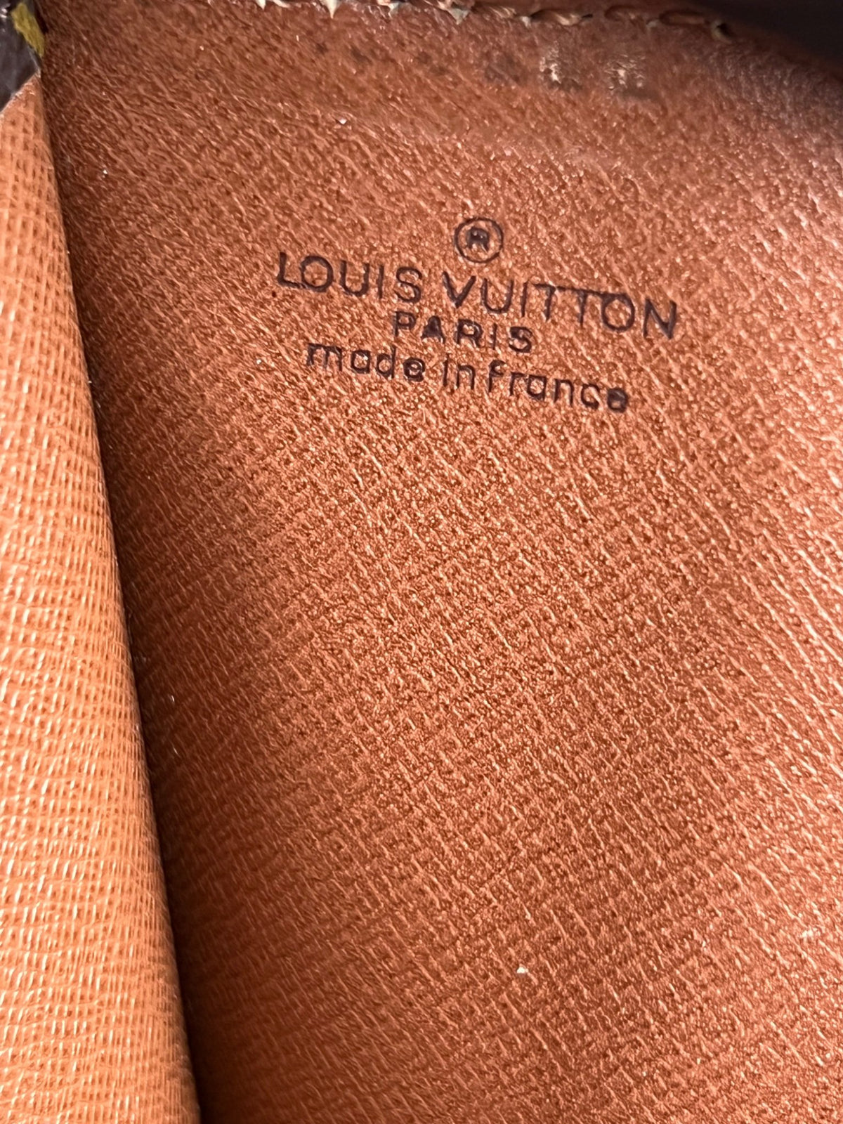 Louis Vuitton Pochette porte-documents zippée en toile Monogram — vue 8 | Le comptoir vintage