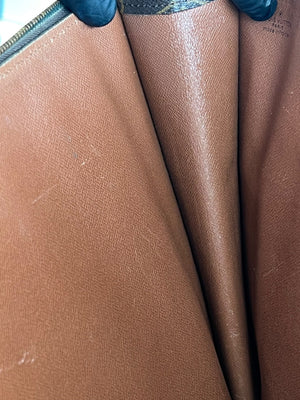 Louis Vuitton Pochette porte-documents zippée en toile Monogram — vue 14 | Le comptoir vintage