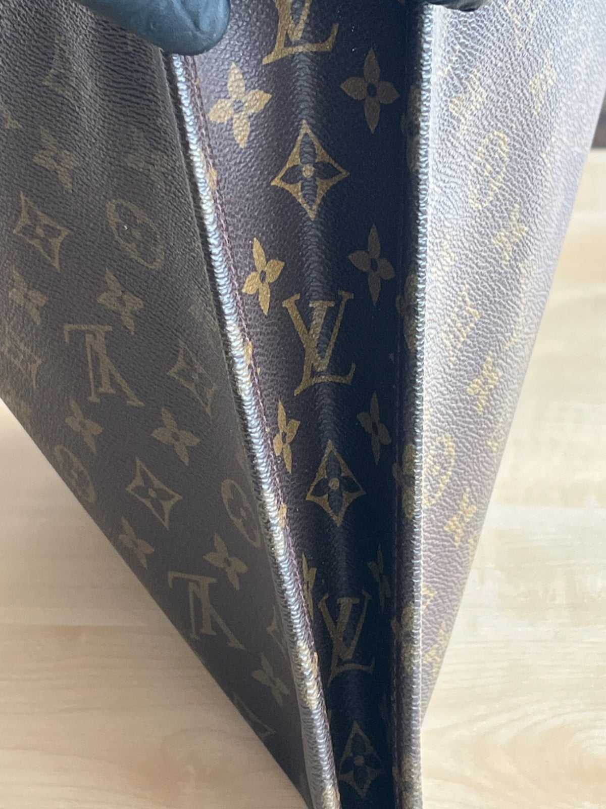 Louis Vuitton Pochette porte-documents zippée en toile Monogram — vue 11 | Le comptoir vintage