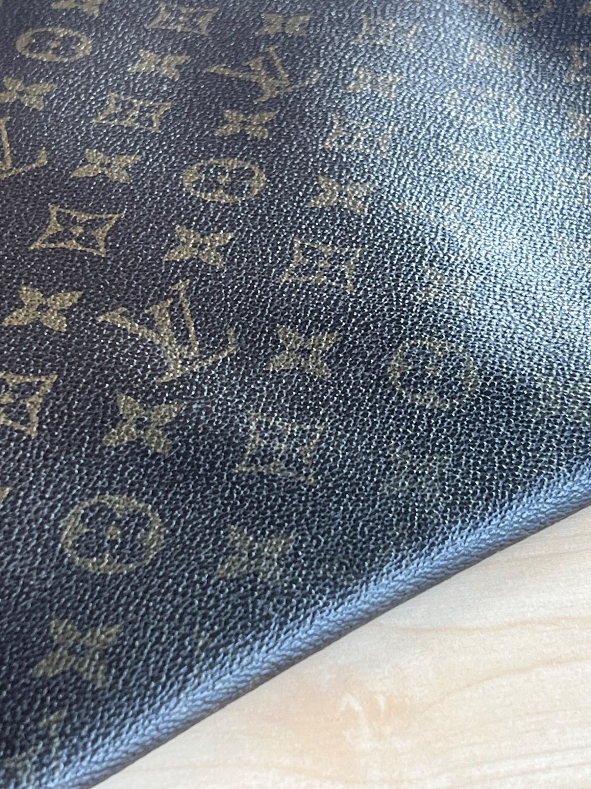 Louis Vuitton Pochette porte-documents zippée en toile Monogram — vue 16 | Le comptoir vintage