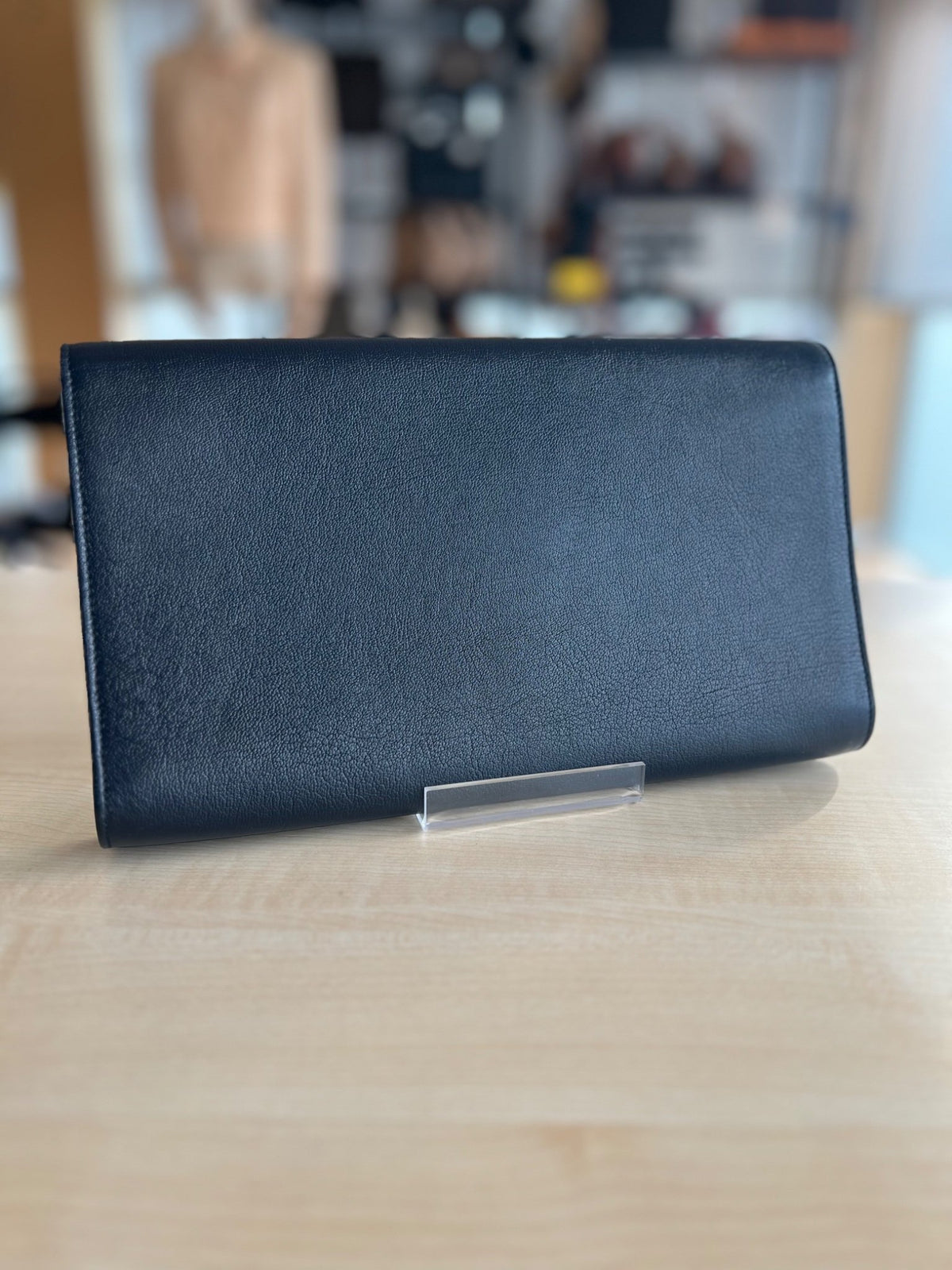 Yves Saint Laurent Pochette Belle de Jour en cuir grainé noir — vue 2 | Le comptoir vintage
