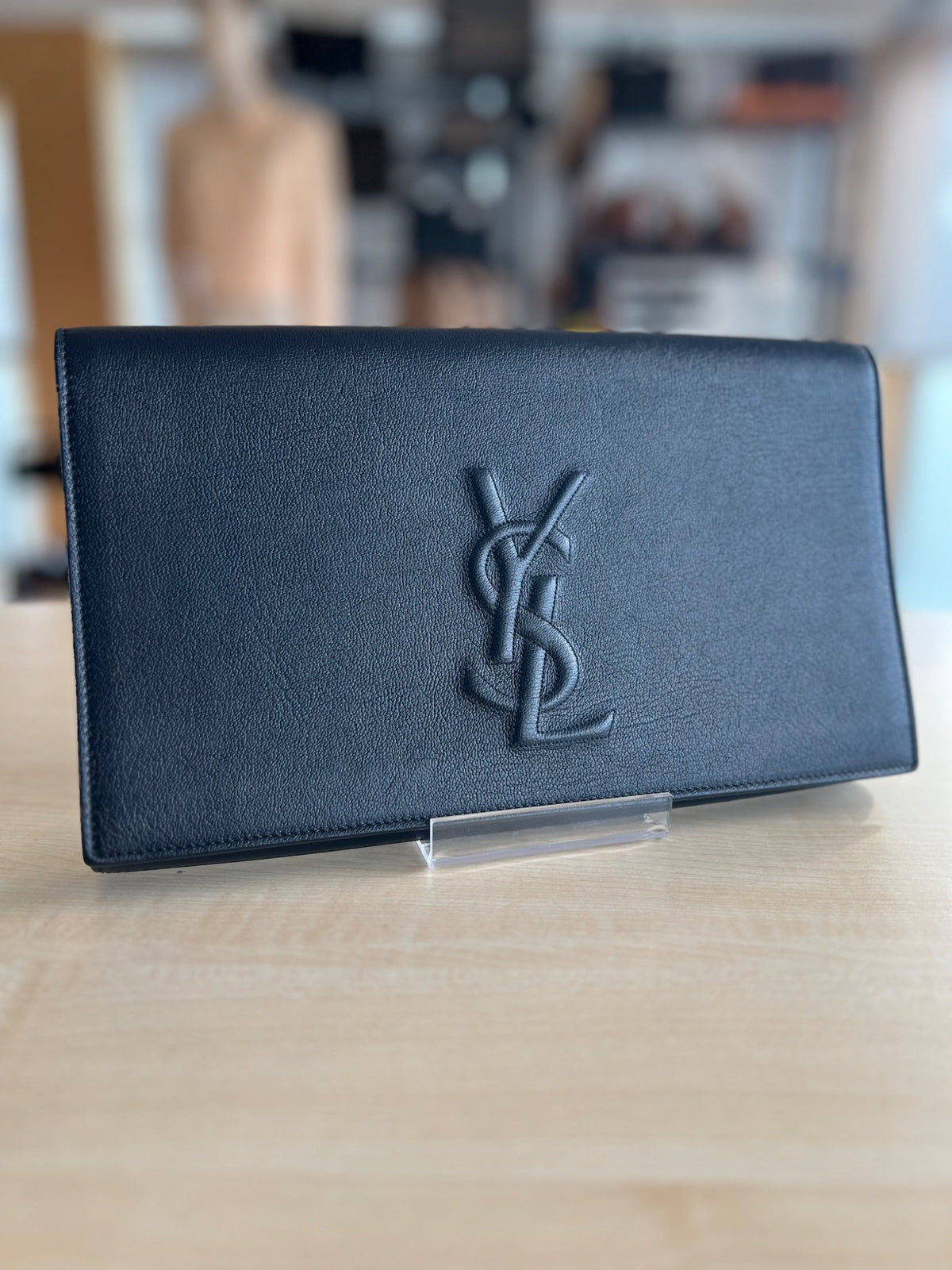 Yves Saint Laurent Pochette Belle de Jour en cuir grainé noir authentifiée — Le comptoir vintage