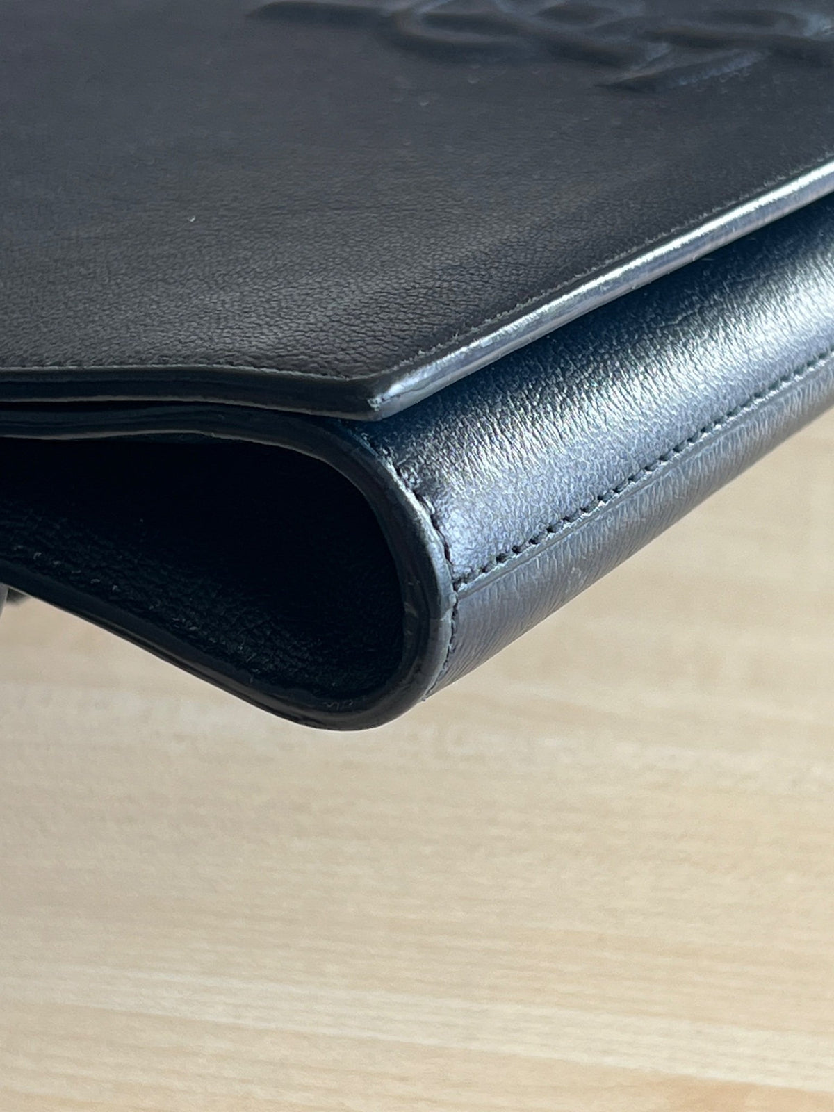 Yves Saint Laurent Pochette Belle de Jour en cuir grainé noir — vue 4 | Le comptoir vintage