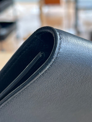 Yves Saint Laurent Pochette Belle de Jour en cuir grainé noir — vue 7 | Le comptoir vintage