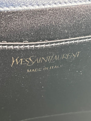 Yves Saint Laurent Pochette Belle de Jour en cuir grainé noir — vue 11 | Le comptoir vintage