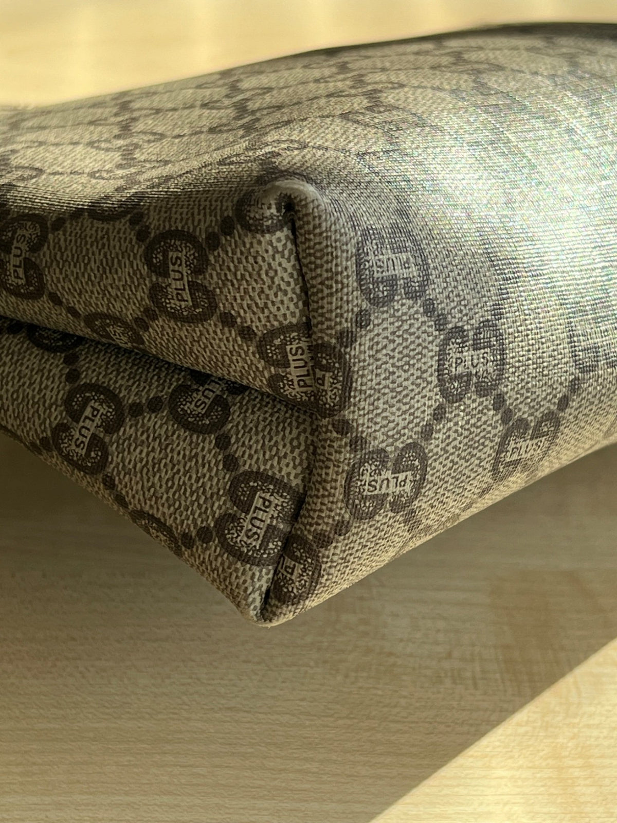 Gucci Pochette zippée vintage Gucci Plus toile enduite GG beige et marron — vue 3 | Le comptoir vintage