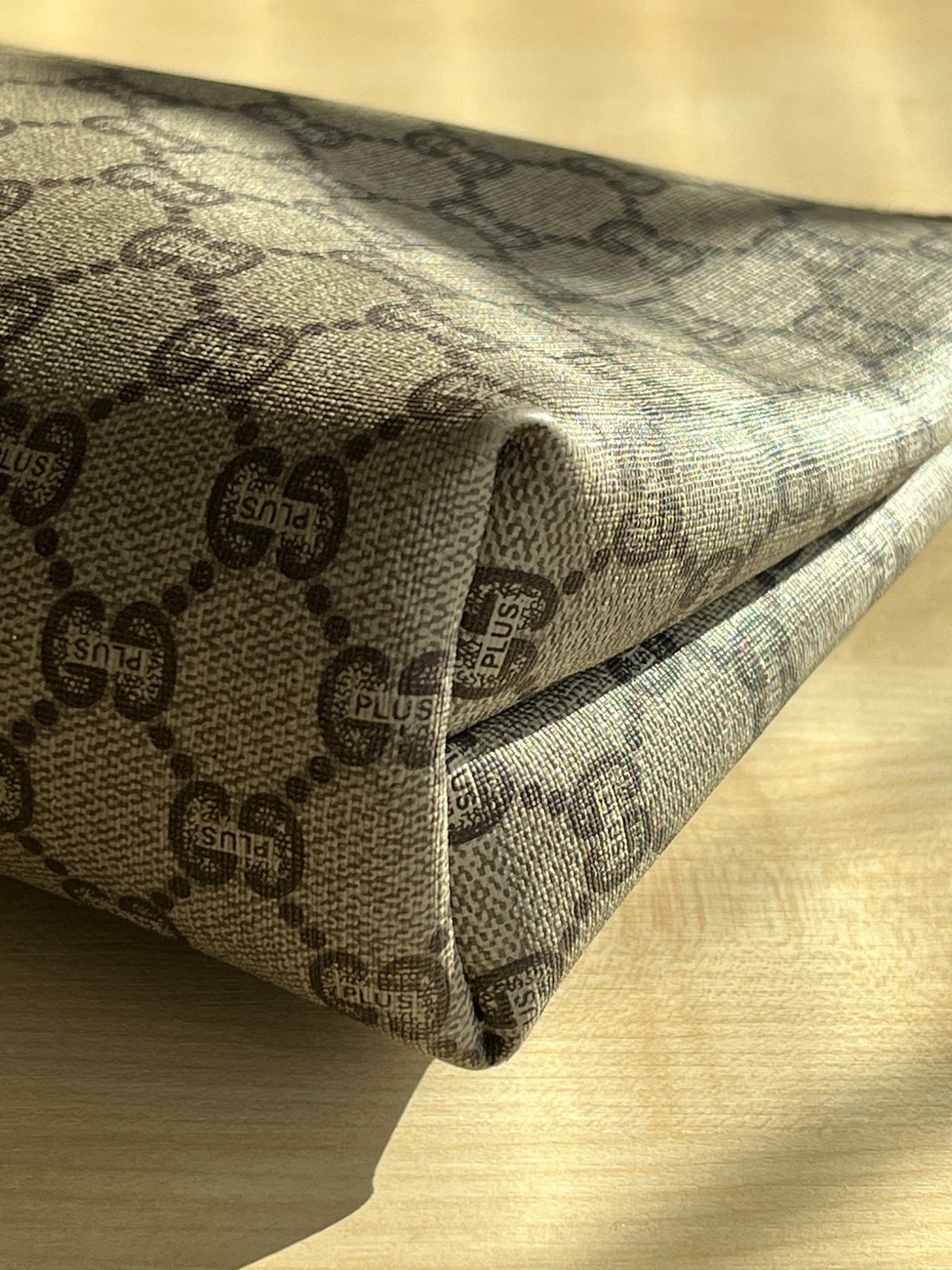 Gucci Pochette zippée vintage Gucci Plus toile enduite GG beige et marron — vue 4 | Le comptoir vintage