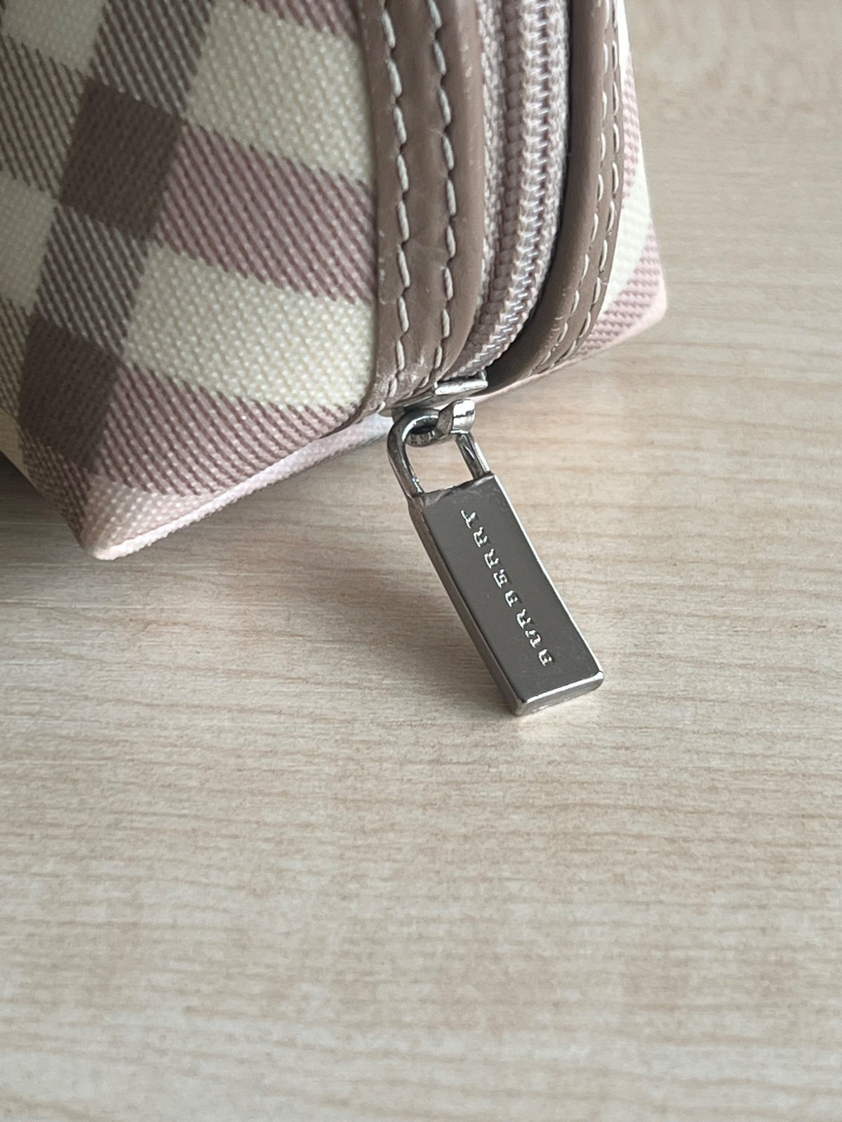 Trousse Burberry — vue 4 | Le comptoir vintage