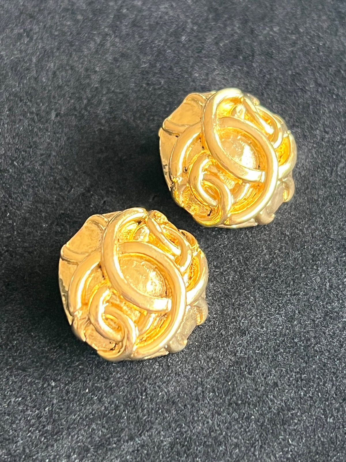Boucles d'oreilles Chanel — vue 2 | Le comptoir vintage